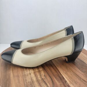 Salvatore Ferragamo W 8.5 AAAA NARROW Ivory Black Italy Leather Cap Pump Heels